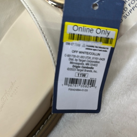 Universal Thread Cream Gold Buckle Sandals - Picture 3 of 10